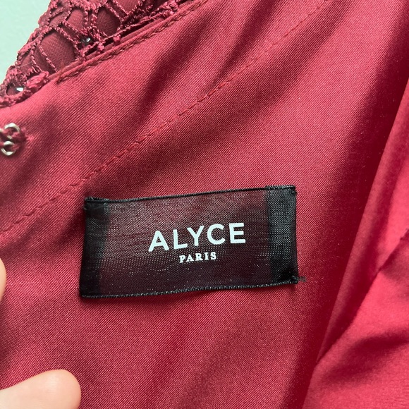 GORGEOUS FORMAL DRESS - Picture 4 of 4